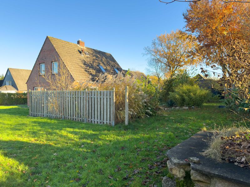 Einfamilienhaus mit Potenzial und großzügigem Grundstück – idyllisch angrenzend an freies Feldgeb...